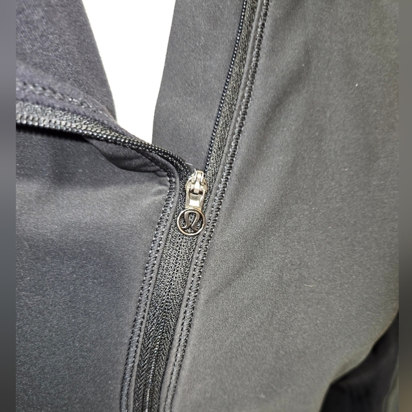 Lululemon Run: Draft Dodger Jacket Women's Size 4 - Picture 4 of 11